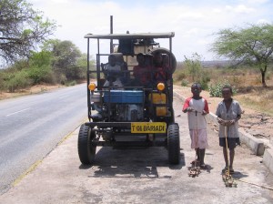 Ndoto ya watoto kutengeneza galimotokali wakiwa wakubwa, ilitimia kwa Ntubanga Beleng'anyi Scott Douglas Jacobsen In-Sight Publishing